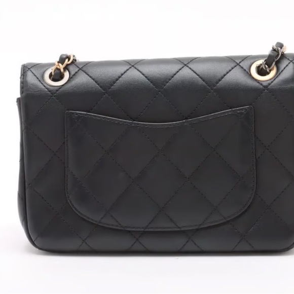 Chanel Black Quilted Coco flips Rectangular Shoulder Bag with Gold Accents - Picture 3 of 7